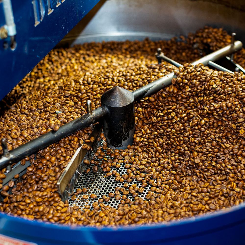 Priemyselný pražič kávy Giesen v pražiarni Ráno Coffee